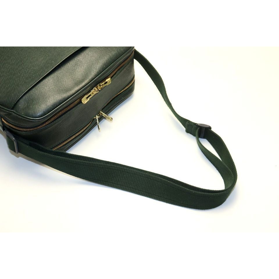 Louis Vuitton Taiga Reporter PM Leather Shoulder Bag — view 6