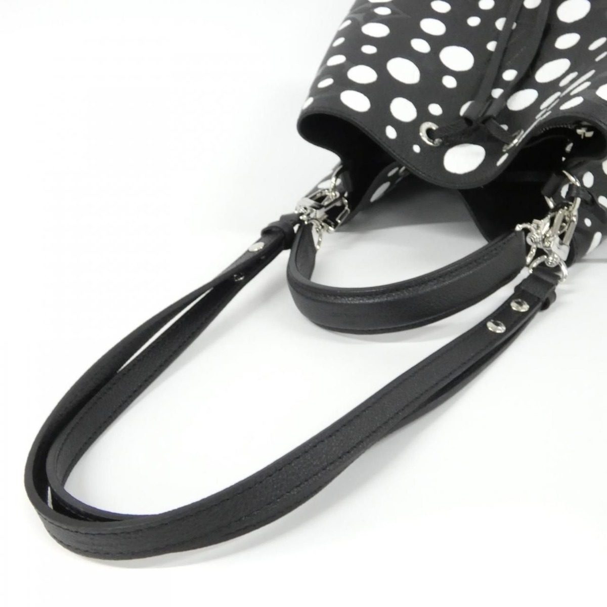 Louis Vuitton Monogram Empreinte Neo Noe MM Shoulder Bag — view 5