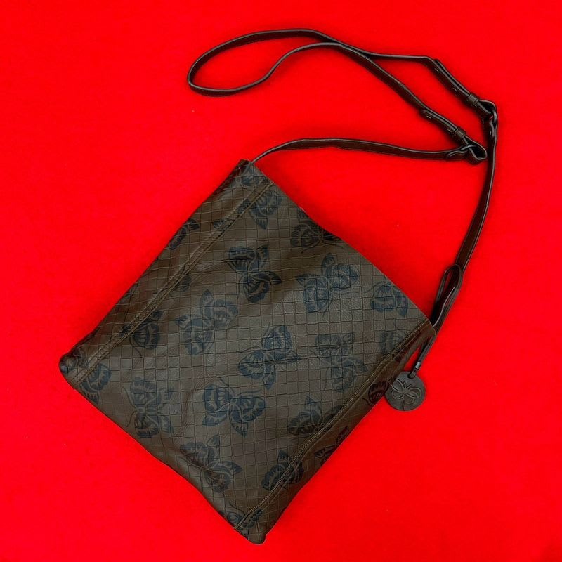 Bottega Veneta Intreccio Mirage Butterfly Pattern Leather Shoulder Bag Sacoche — view 2