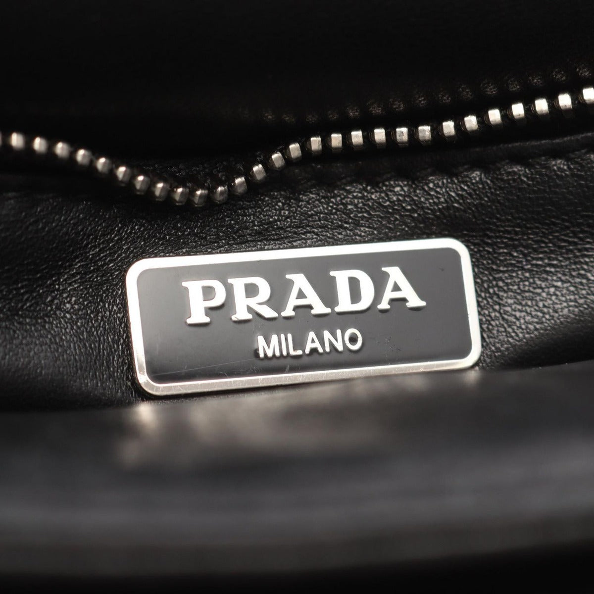 Prada Shoulder Bag Green Black Leather Chain — view 4
