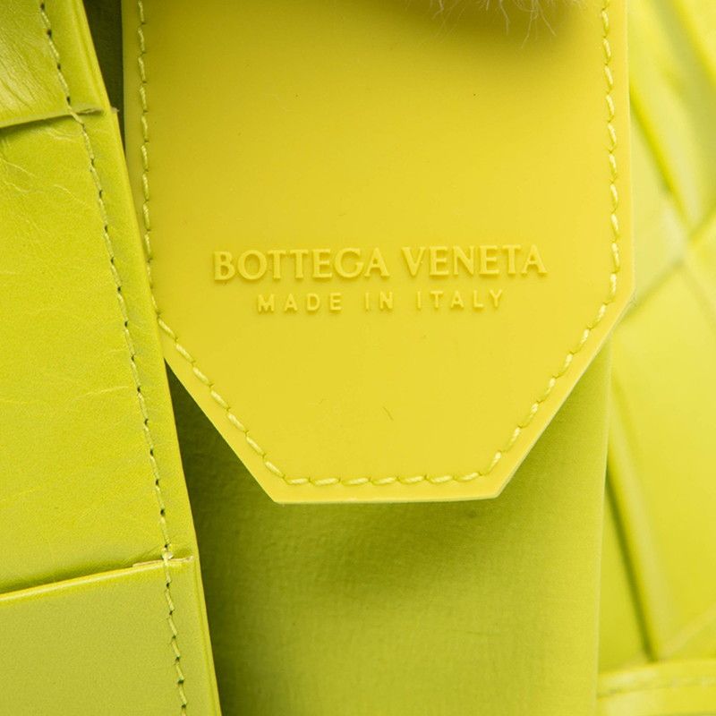 Bottega Veneta Maxi Intrecciato Cassette Light Green Leather — view 5