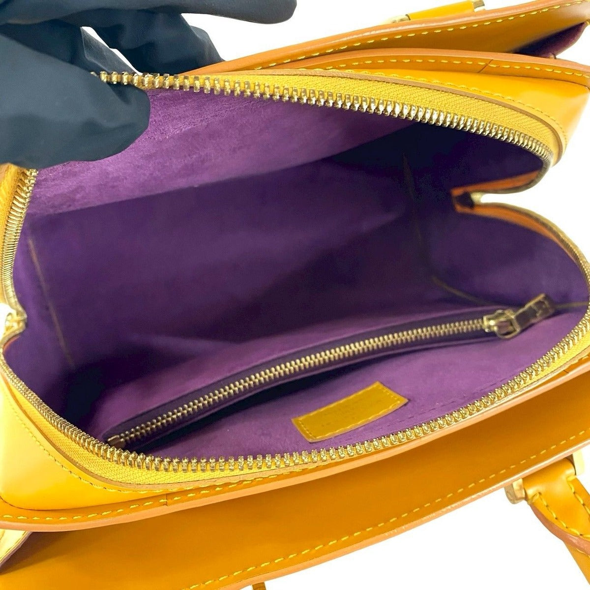 Louis Vuitton Vintage Pont Neuf Epi Leather — view 9