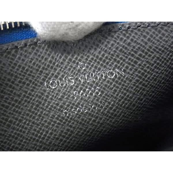 Louis Vuitton Coin Case Card Iceberg Taiga Silver — view 2
