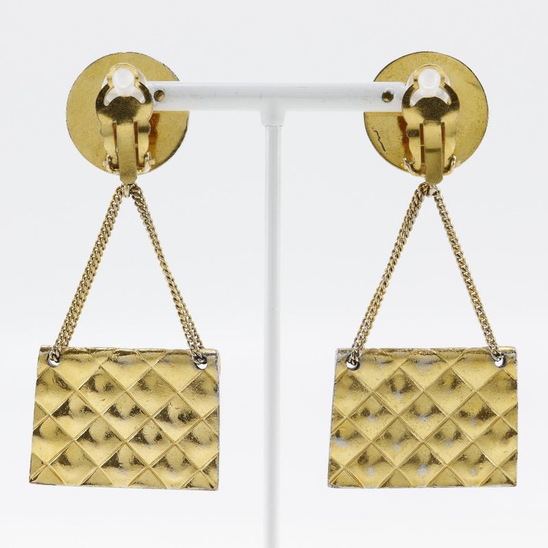 Chanel Quilted Bag Motif Vintage Gold Plated 93 A 37.8 — view 4