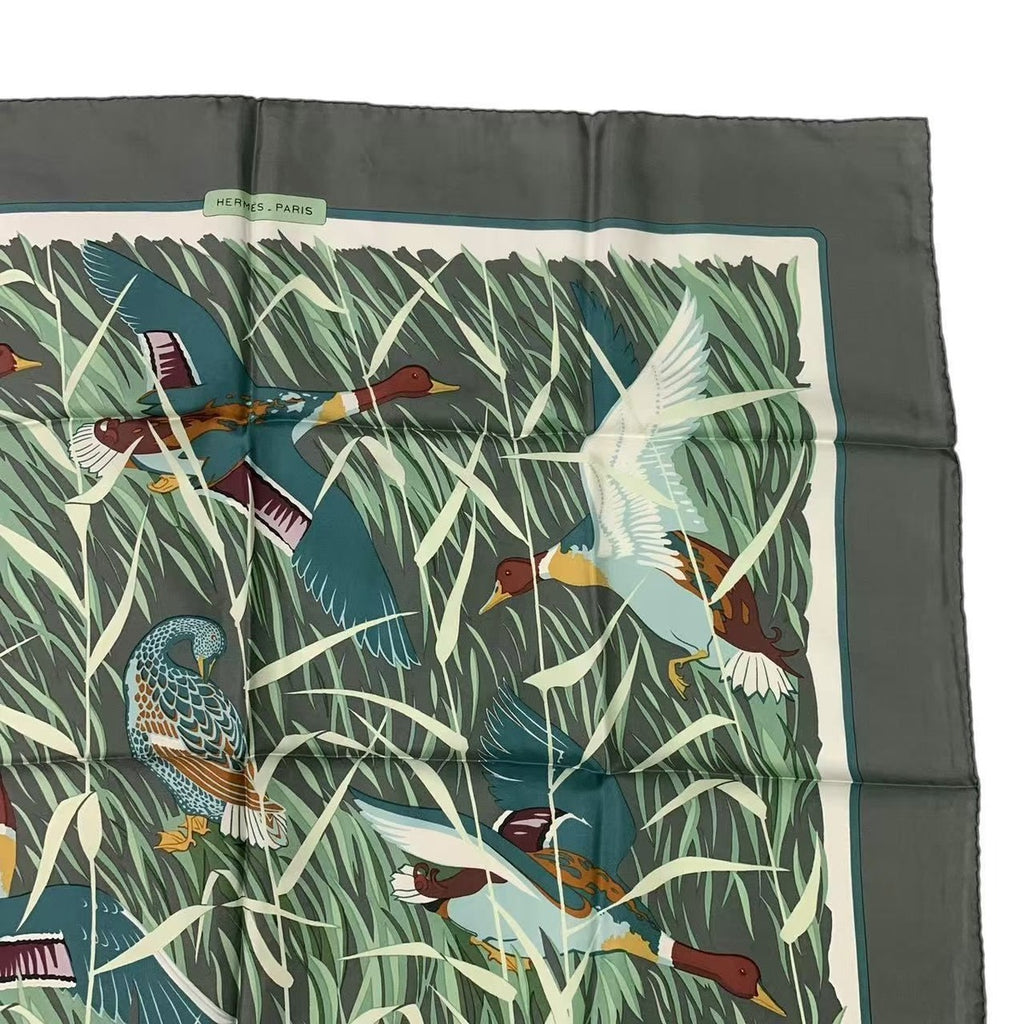 Hermes Scarf Carre 90 Cols Verts Silk Green — view 3