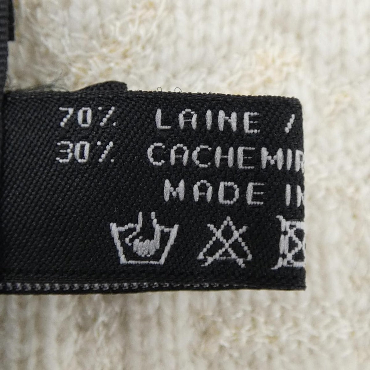 Chanel Scarf White — view 3