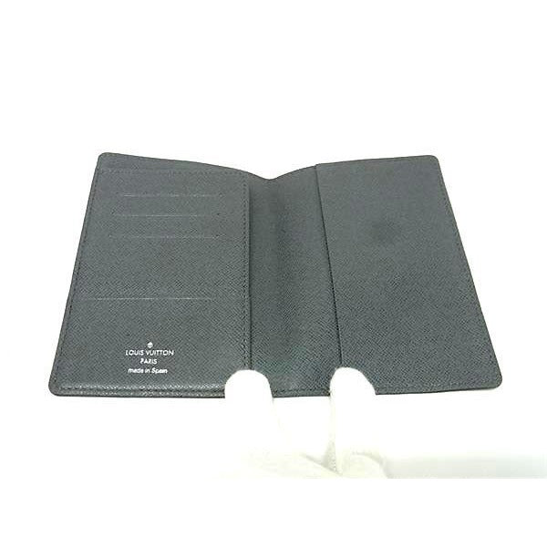 Louis Vuitton Passport Case Couverture Glacier Taiga — view 4