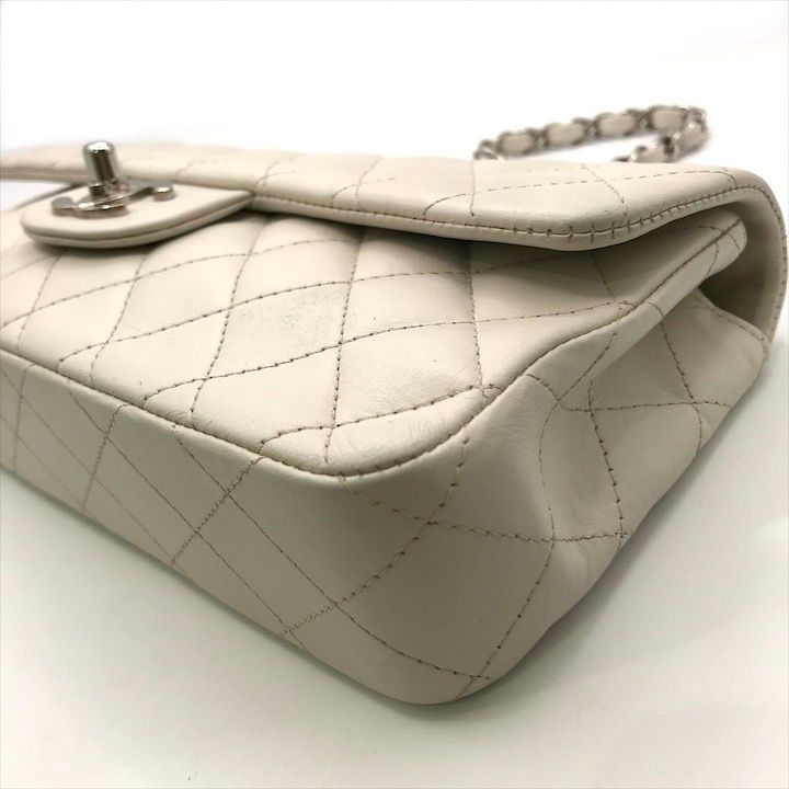 Chanel CC Logo Turnlock Lambskin Chain Shoulder Bag White Purse — view 4