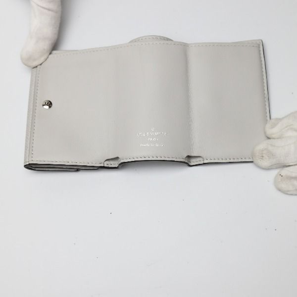 Louis Vuitton Taiga Diss Cabas Lee Compact Wallet — view 5