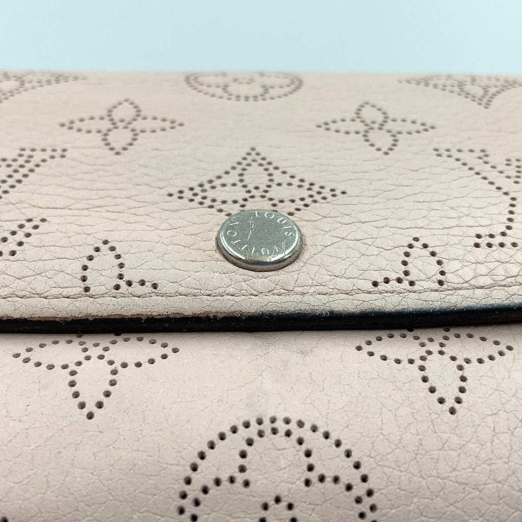 Louis Vuitton Mahina Portefeuille Iris Bifold Long Wallet Light Pink — view 3