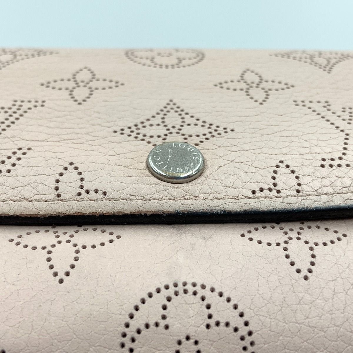 Louis Vuitton Mahina Portefeuille Iris Bifold Long Wallet Light Pink — view 3