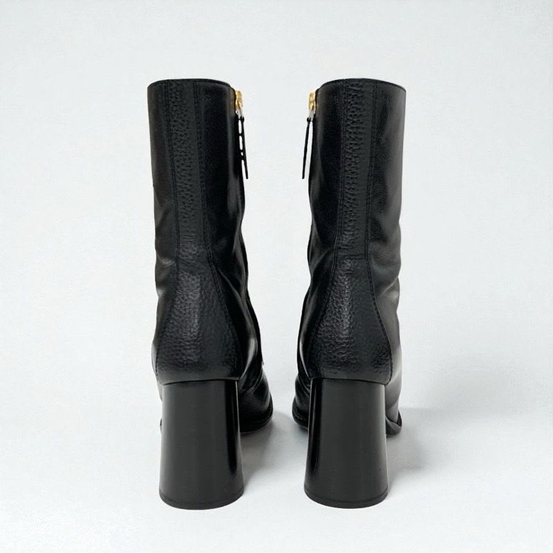 Gucci Boots Short Shoes Leather Black Gold Chain Belt — view 6
