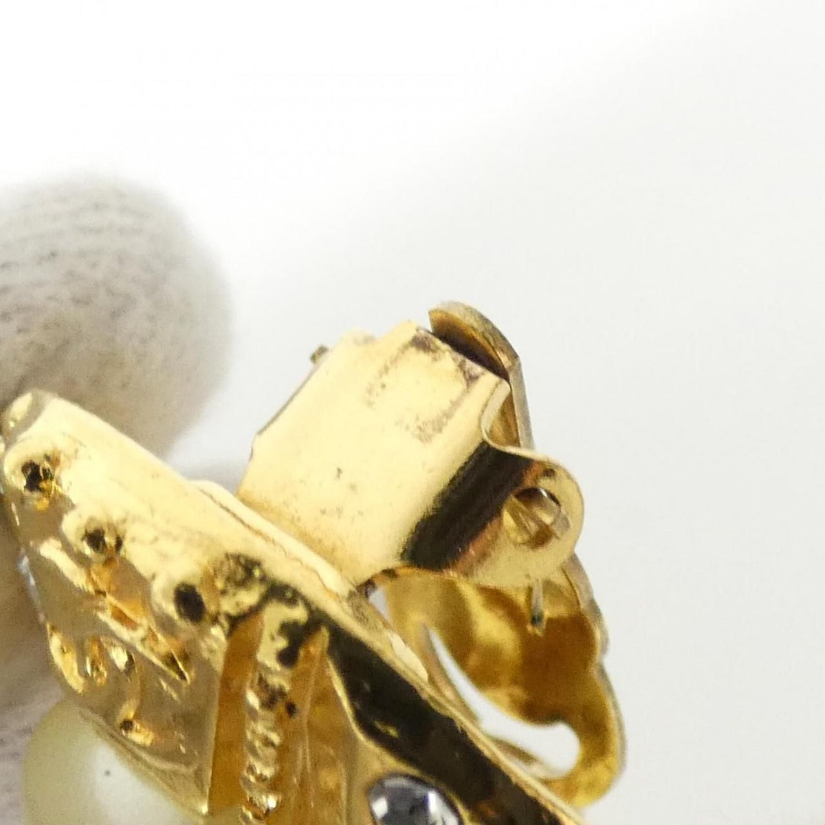 Chanel Vintage Earrings White — view 5