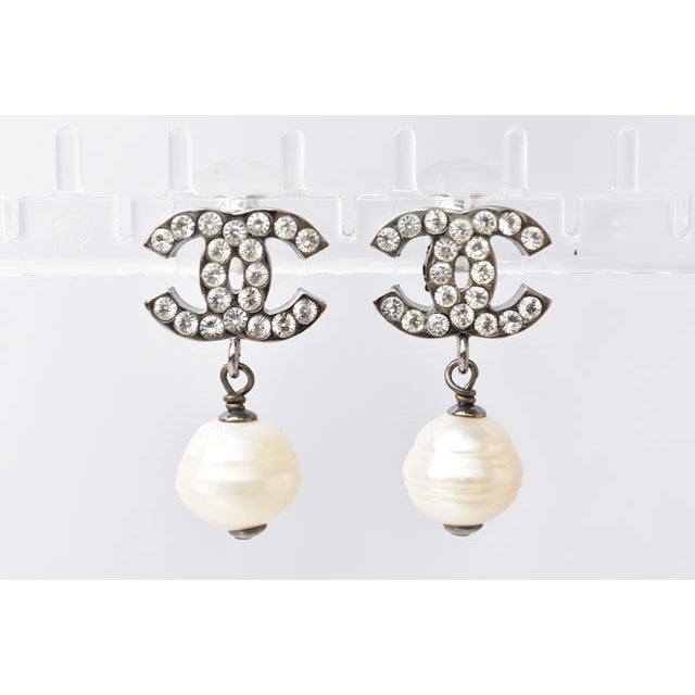 Chanel CC Motif Coco Mark Swing Pearl Silver White — view 3