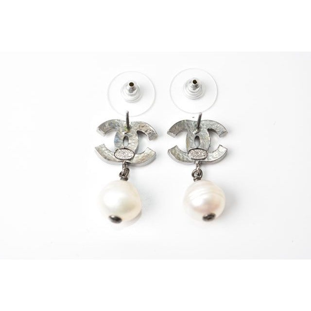 Chanel CC Motif Coco Mark Swing Pearl Silver White — view 4