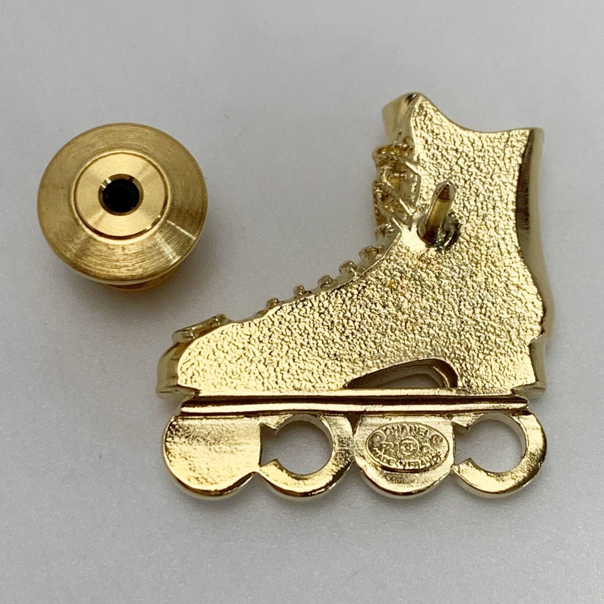 Chanel Roller Skate Brooch F21 C Gold Pin Type — view 3