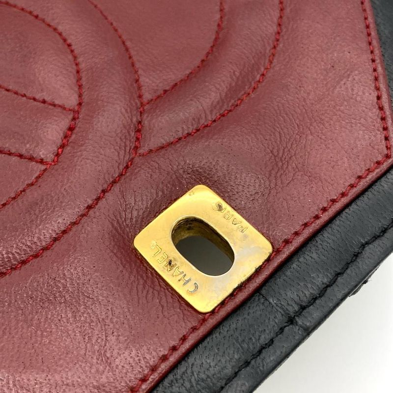 Chanel V-Stitch Flap Shoulder Bag Lambskin Black — view 8