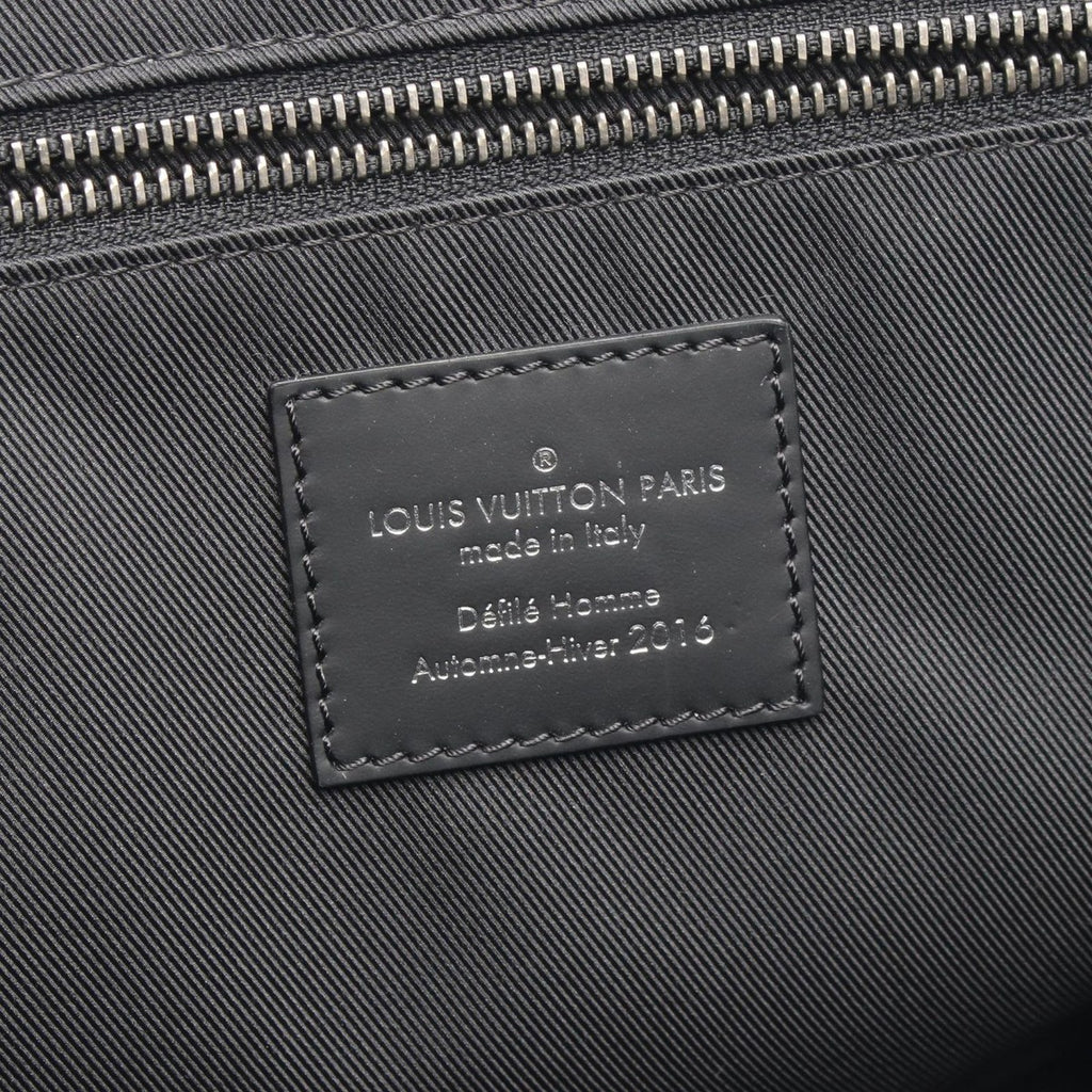 Louis Vuitton Shoulder Bag Messenger Voyage MM Canvas — view 4
