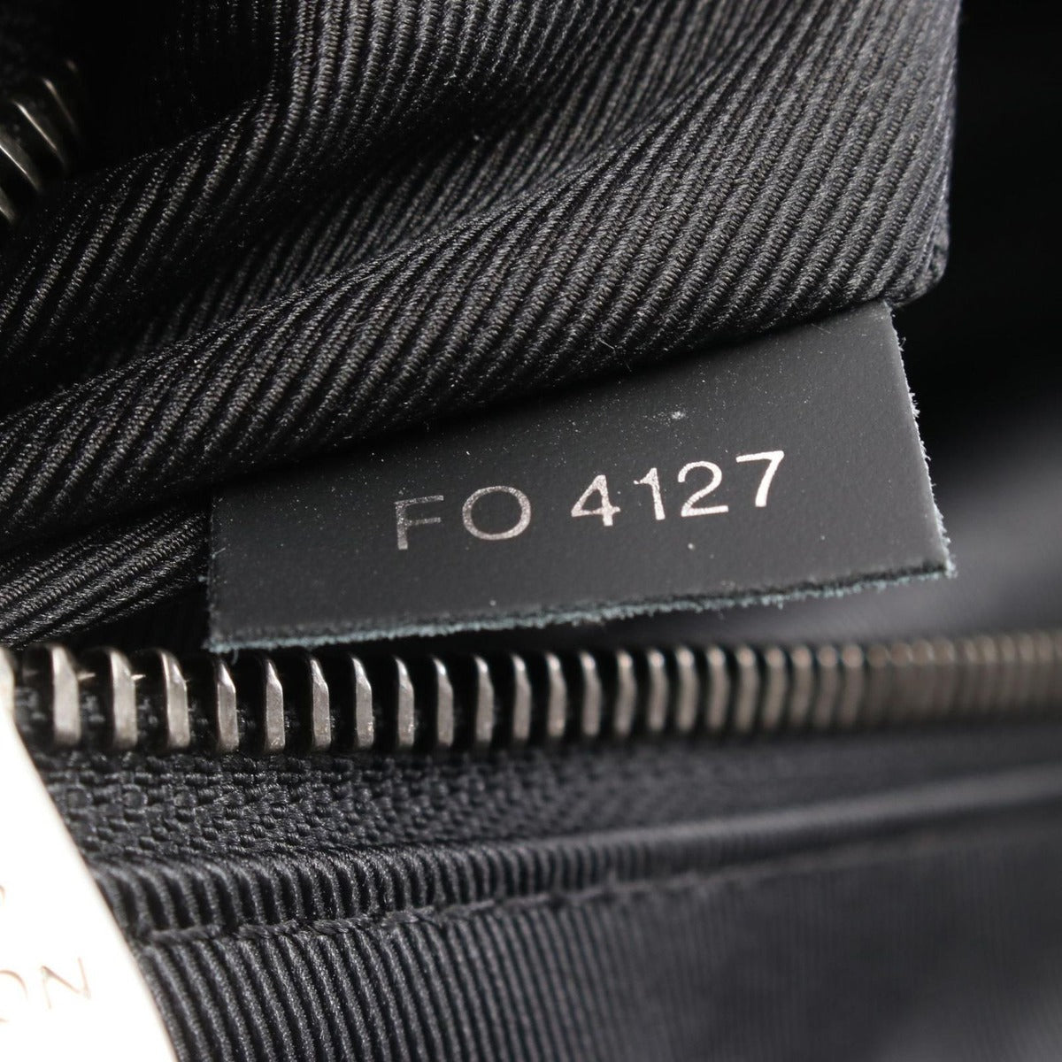 Louis Vuitton Shoulder Bag Messenger Voyage MM Canvas — view 5