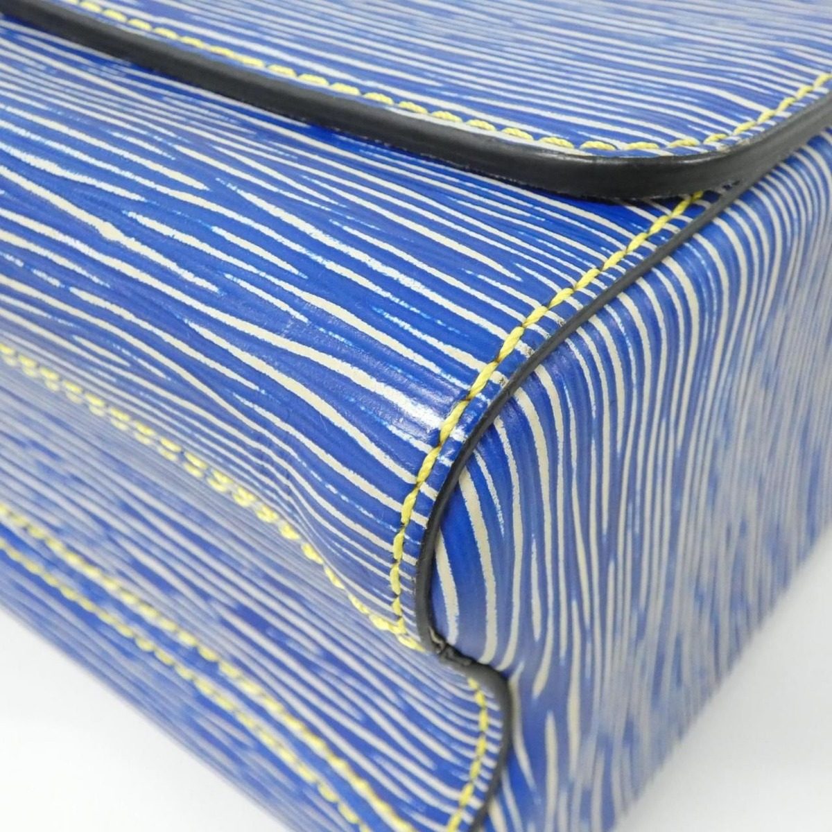 Louis Vuitton Epi Denim Twist MM Shoulder Bag — view 3