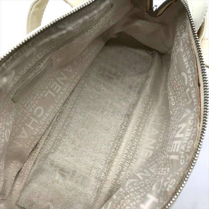 Chanel Lambskin Leather Knit Hand Ivory Shoulder Bag — view 7