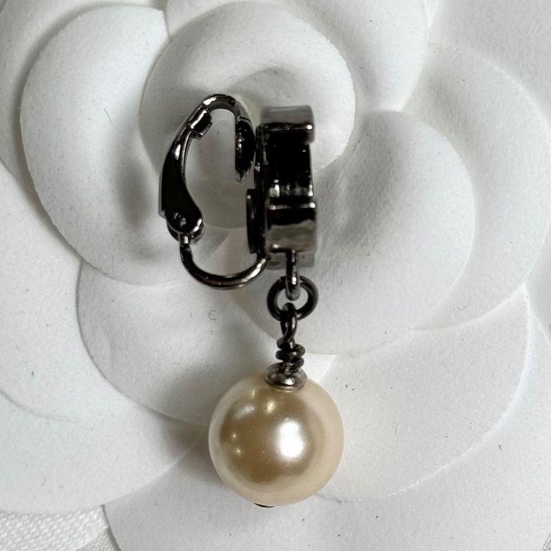 Chanel Pearl Earrings One Ear Silver Coco Mark with Claw — view 6