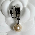 Chanel Pearl Earrings One Ear Silver Coco Mark with Claw — view 6