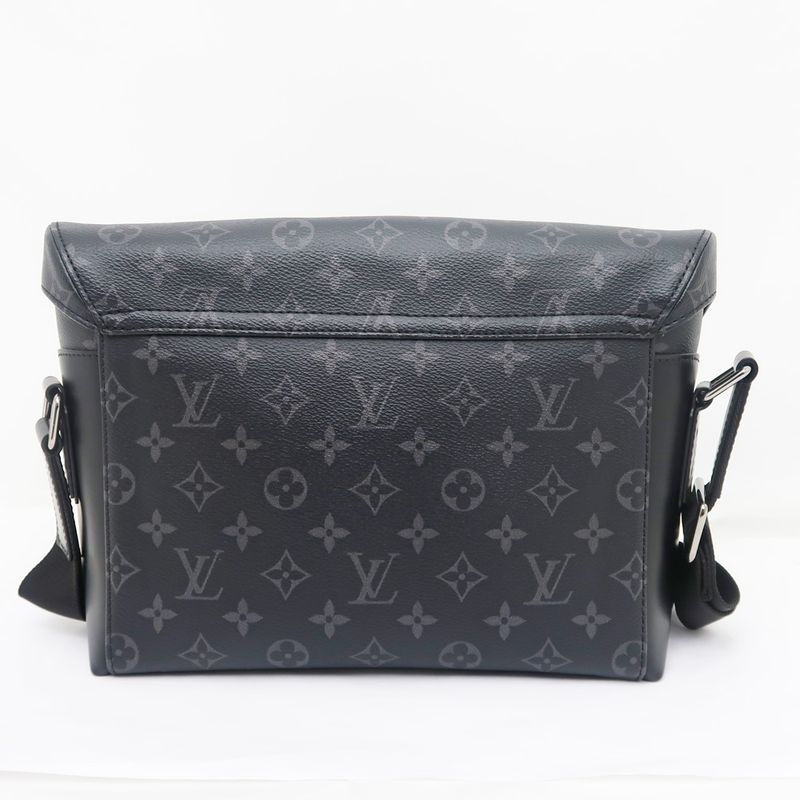 Louis Vuitton Messenger-voyage PM RFID Shoulder Bag Black — view 3