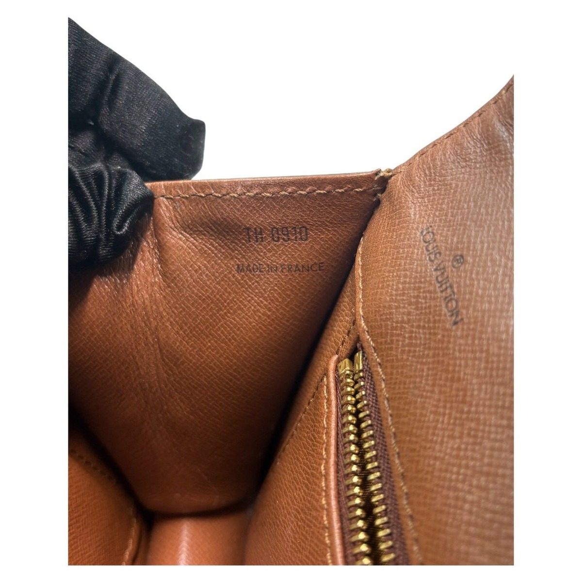 Louis Vuitton Monogram Pochette Dam Brown Gold Leather Clutch — view 7