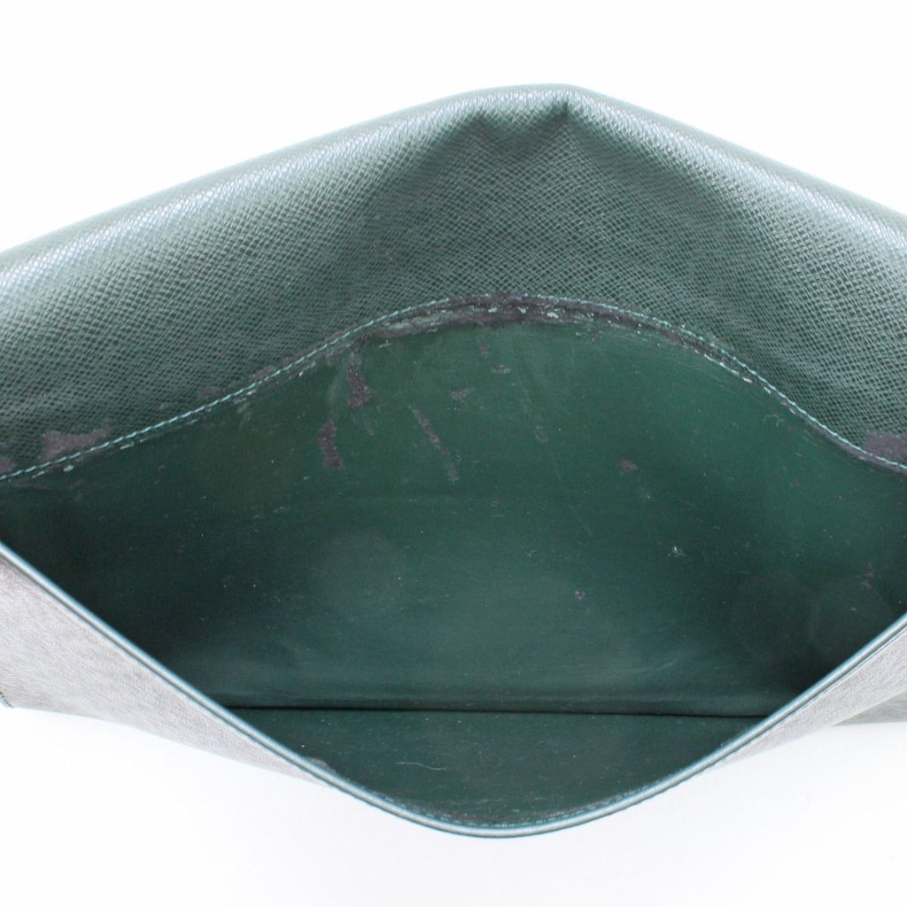 Louis Vuitton Taiga Polga Business Bag — view 9