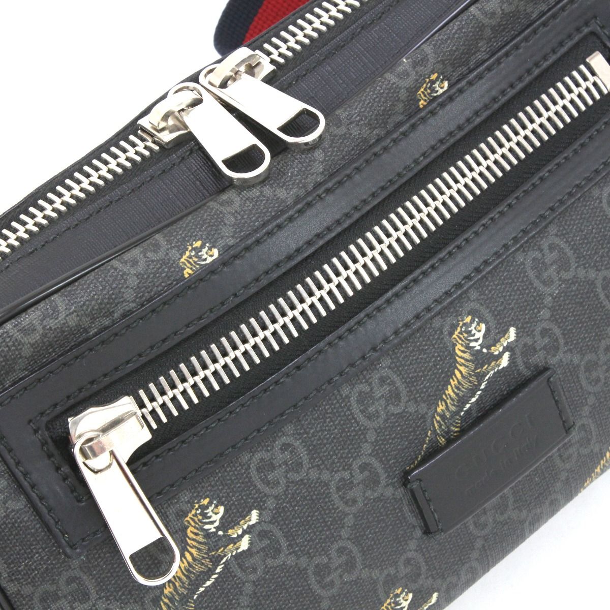 Gucci GG Supreme Taiga Body Bag — view 6