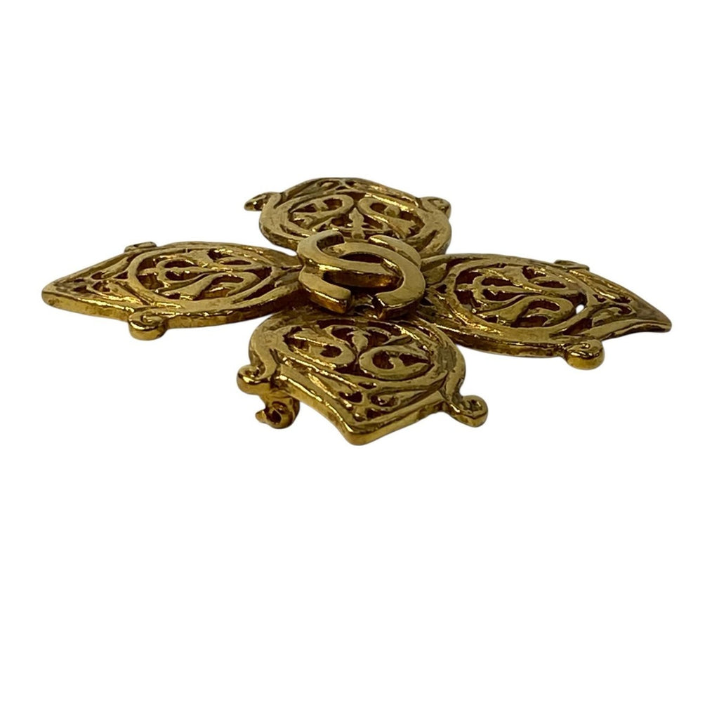 Chanel CC Logo Vintage Brooch — view 3