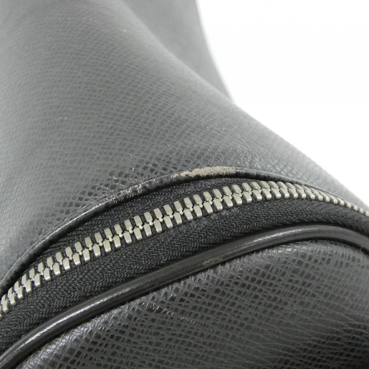 Louis Vuitton Taiga Shoulder Bag Ardoise Mat Silver — view 7