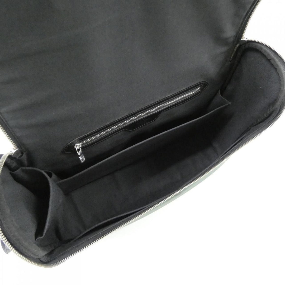 Louis Vuitton Taiga Shoulder Bag Ardoise Mat Silver — view 9