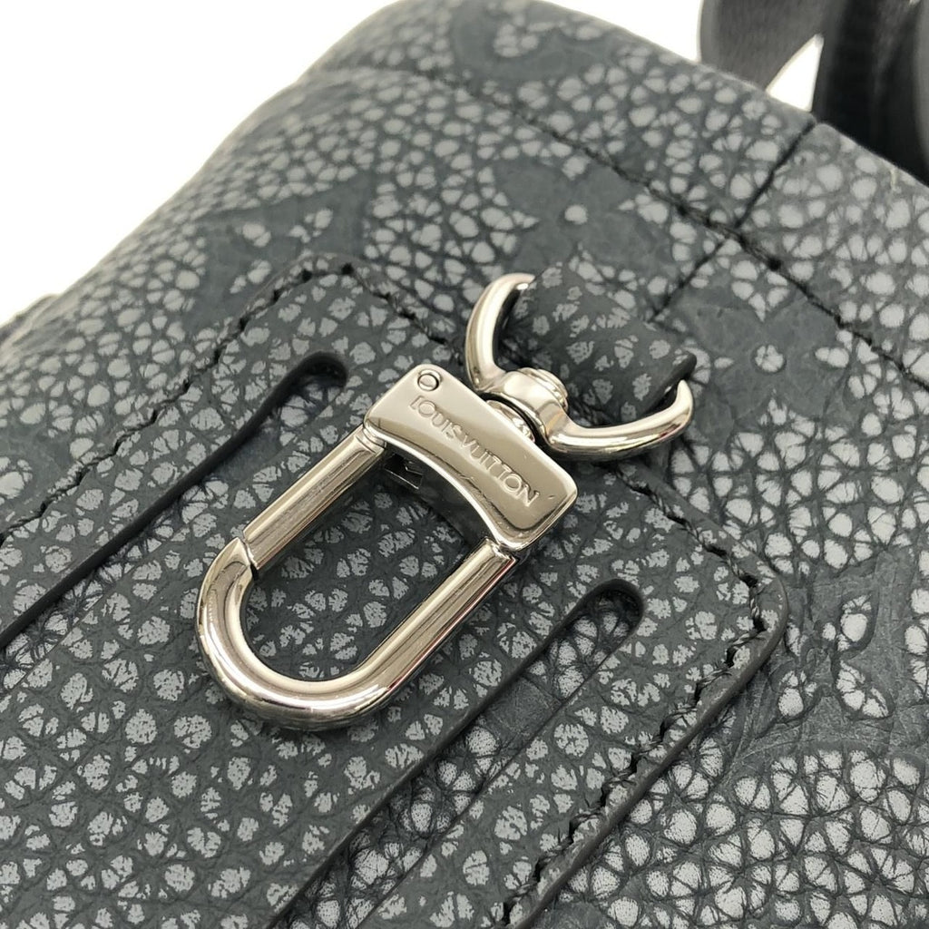 Louis Vuitton Chalk Pouch Silver Gris Granite — view 4