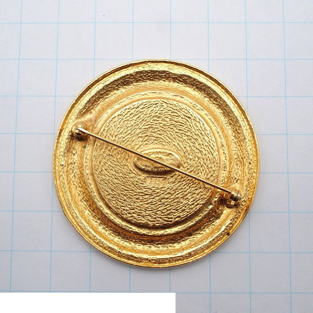 Chanel Brooch Gold Metal Round Vintage Costume — view 3