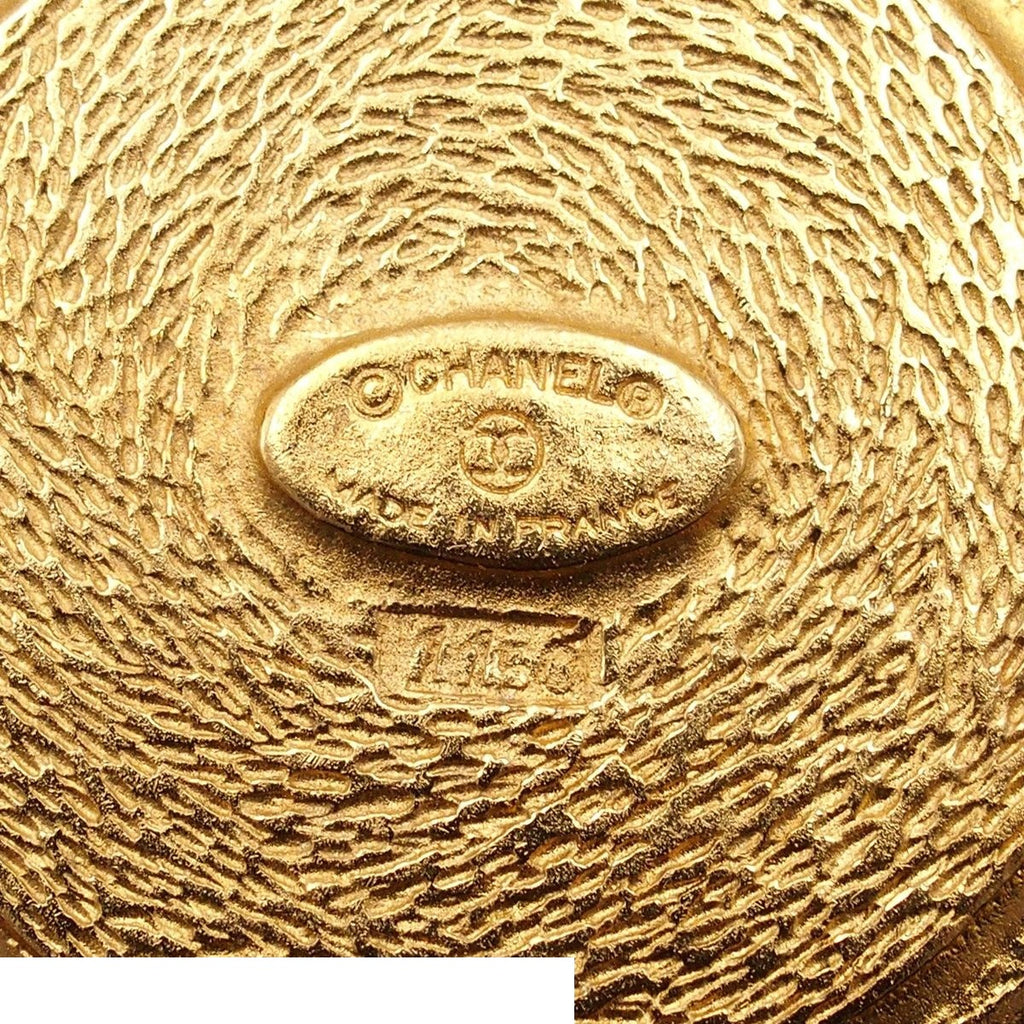 Chanel Brooch Gold Metal Round Vintage Costume — view 4