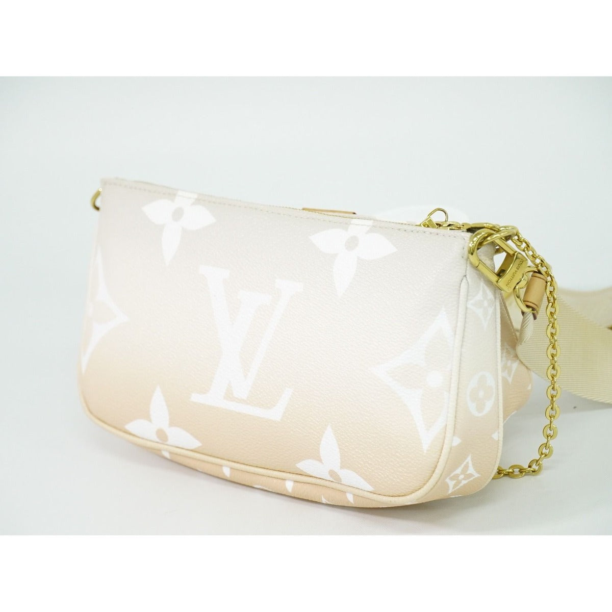 Louis Vuitton LV Multi Pochette Monogram Giant 2-Way Shoulder Bag Plume — view 2