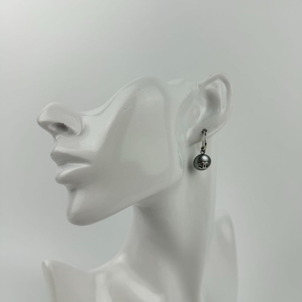 Chanel CC Logo Earrings Silver Vintage — view 2