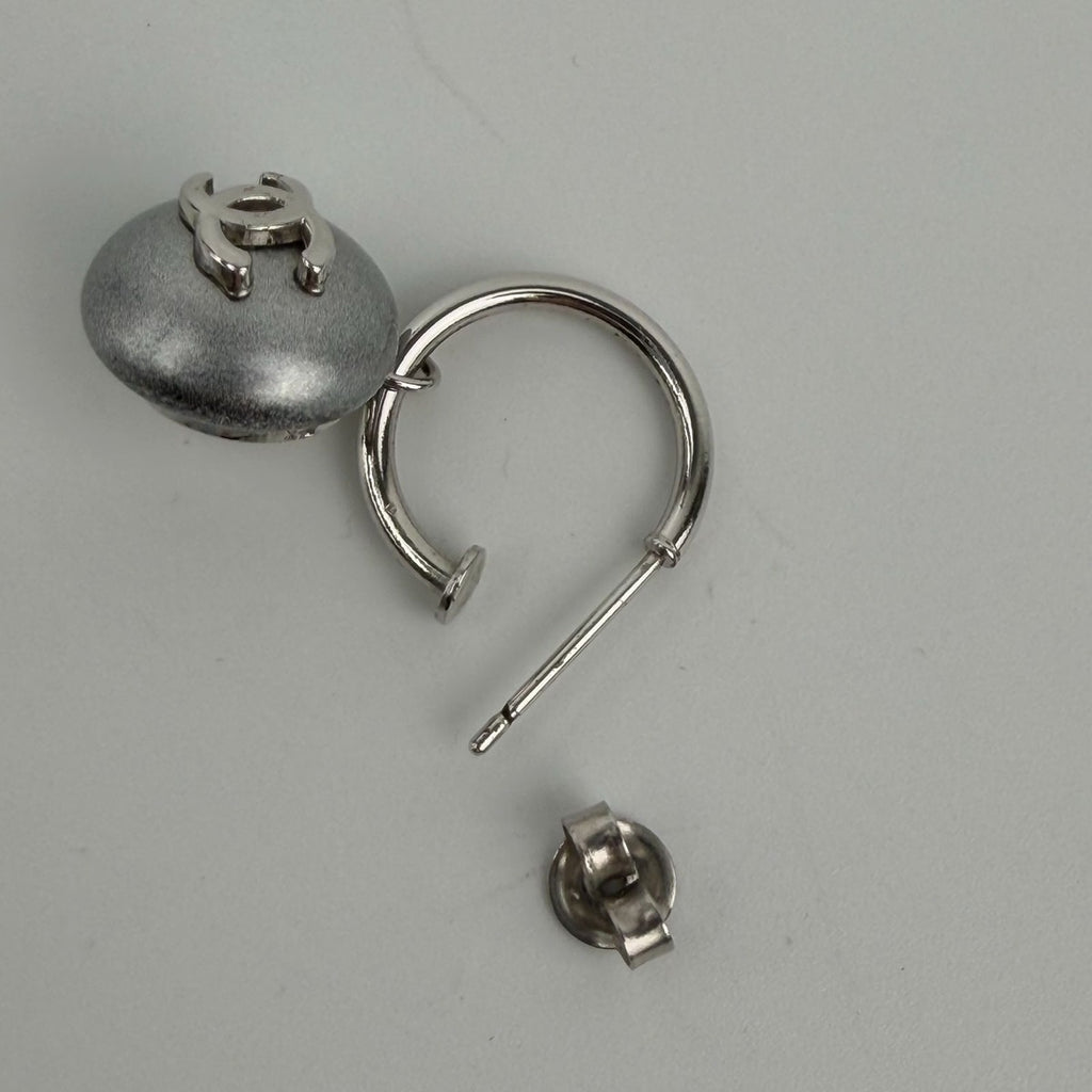 Chanel CC Logo Earrings Silver Vintage — view 4