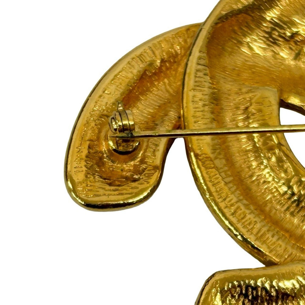 Chanel And Rice Vintage CC Logo Motif Brooch Gold — view 2