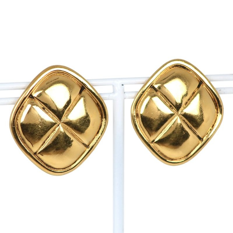 Chanel Rhombic Shape Quilted Vintage Gold Plated 15.2 g Earrings — view 2