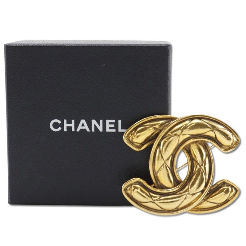 Chanel Coco Mark Quilted Vintage Gold Plated 32.5 g Brooch — view 5