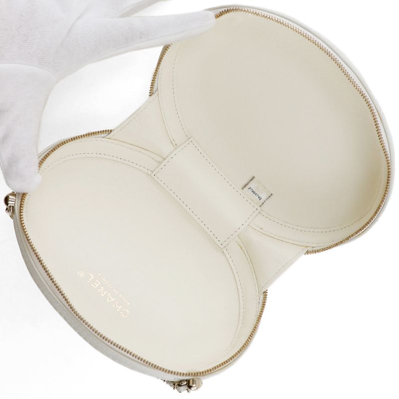 Chanel Chain Shoulder LA Pausa Calf White Bag — view 5