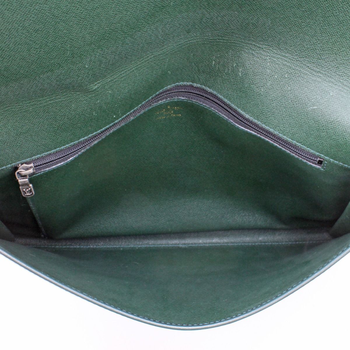 Louis Vuitton Taiga Polga Business Bag — view 8