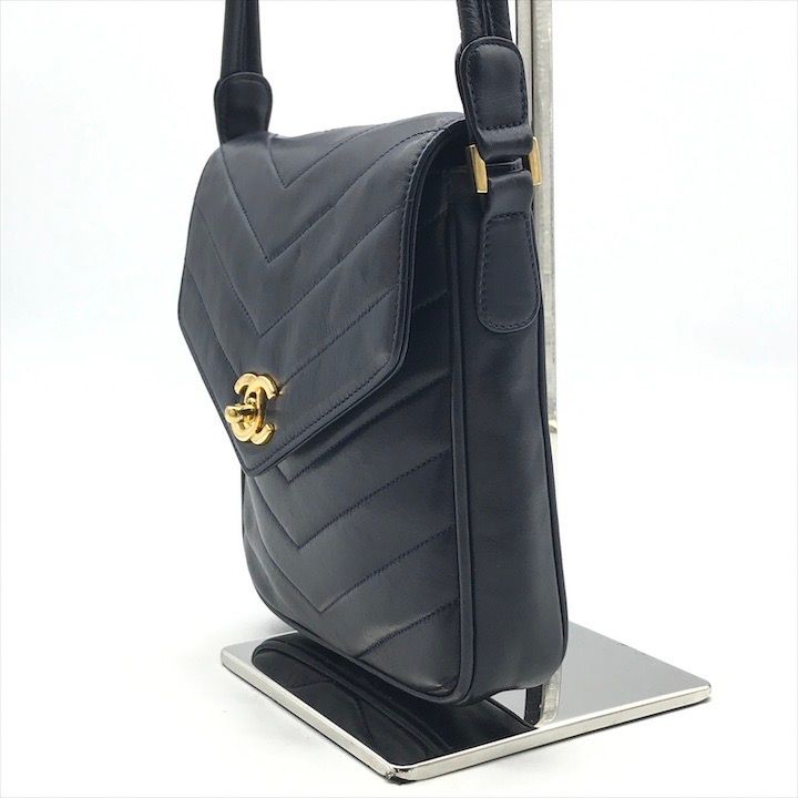 Chanel CC Logo Turnlock Chez Blanc Lambskin Shoulder Bag Navyware — view 8