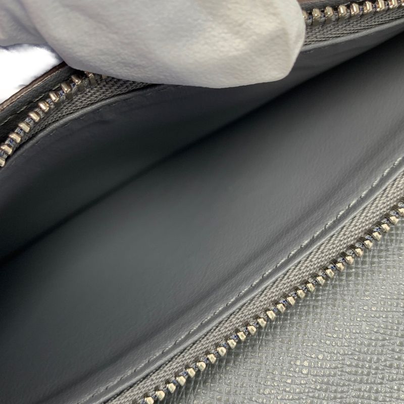 Louis Vuitton Taiga Portefeuille Brazza Folding Long Wallet Gray — view 6