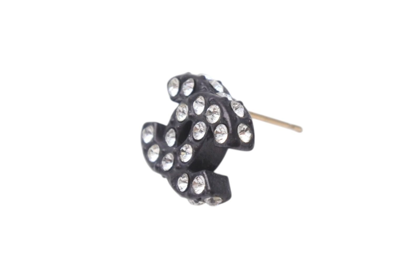 Chanel CC Logo Earrings 02 Rhinestone Black — view 5