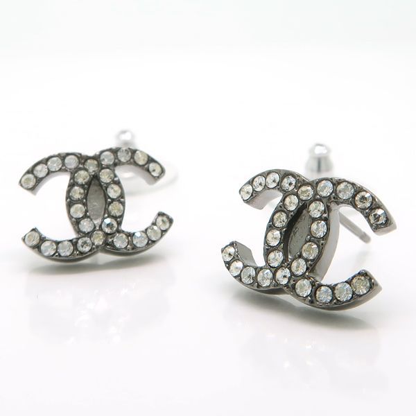 Chanel Coco Mark Earrings F19 V Rhinestone Metal Gunmetal Box — view 5