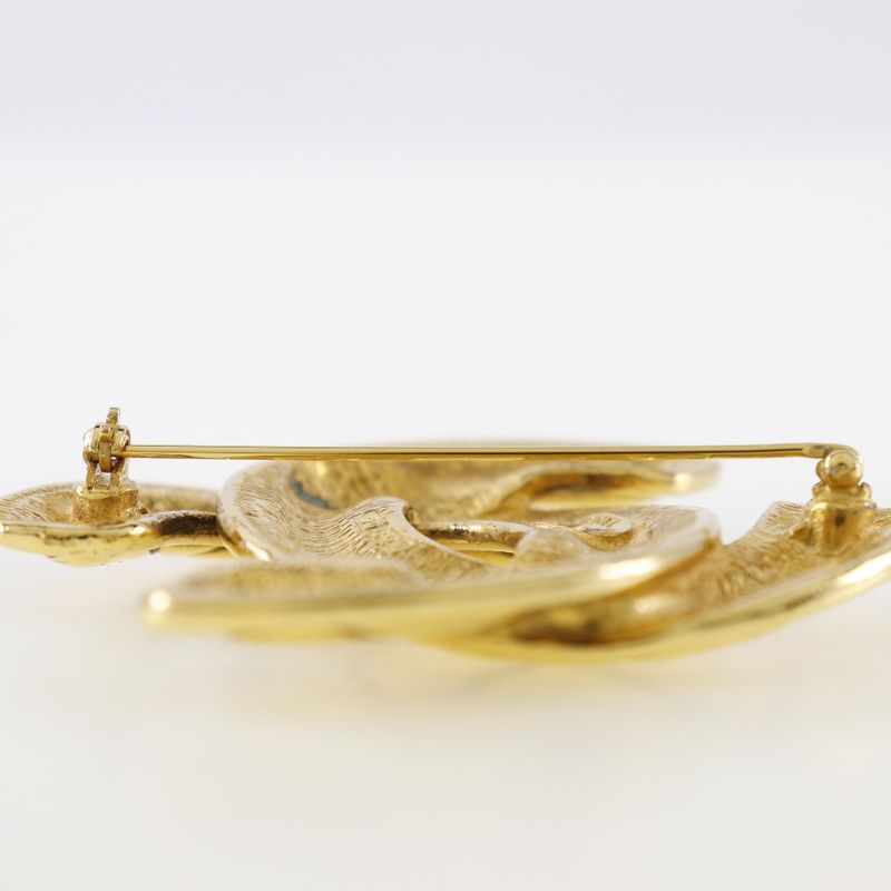 Chanel Coco Mark Quilted Gold Plated 34.3 g Brooch — view 4